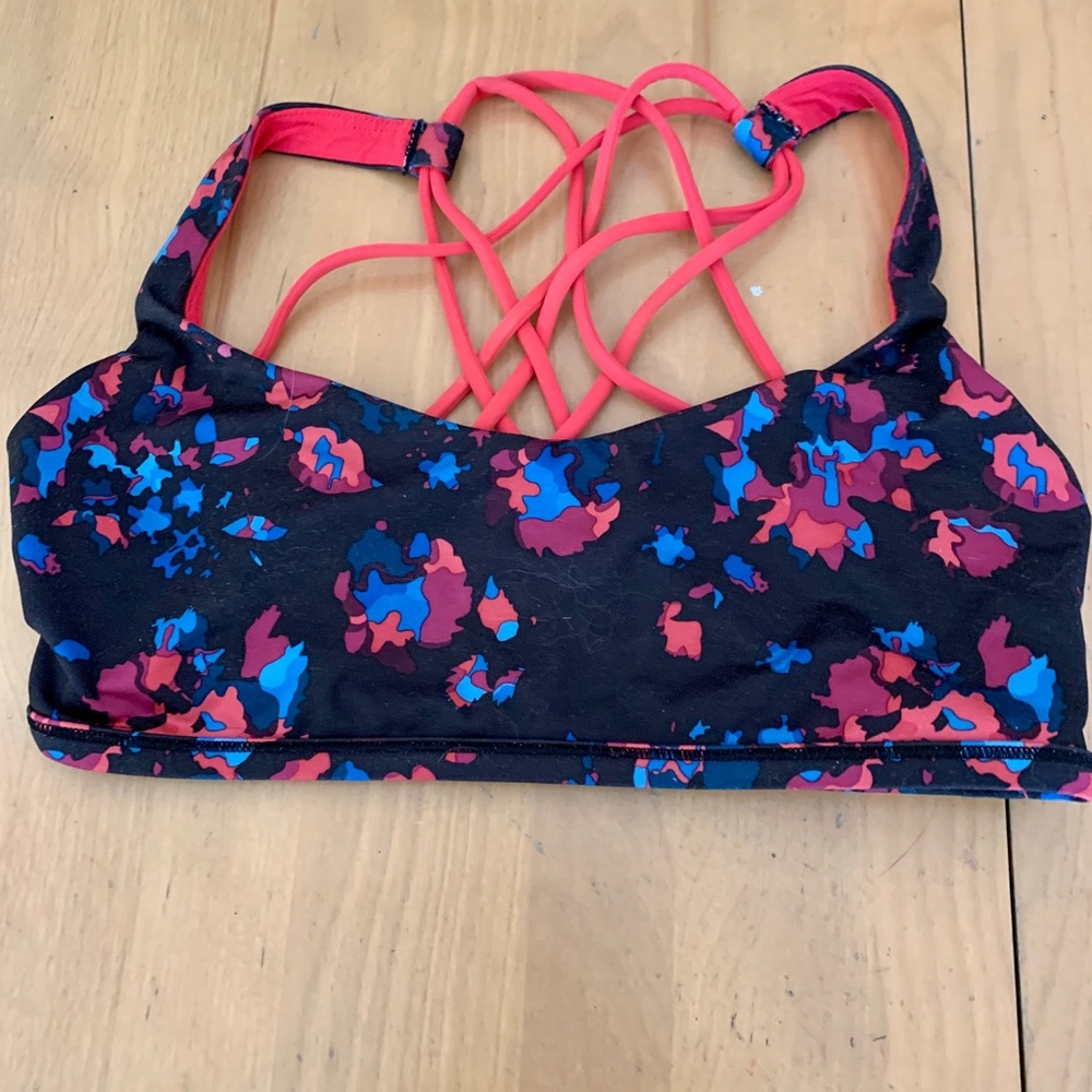 Lululemon Free to Be Wild Lightroom support size 6